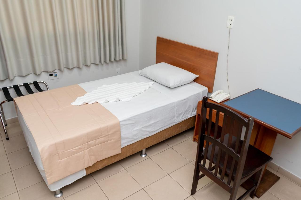 Bandeirantes Hotel กูยาบา ภายนอก รูปภาพ